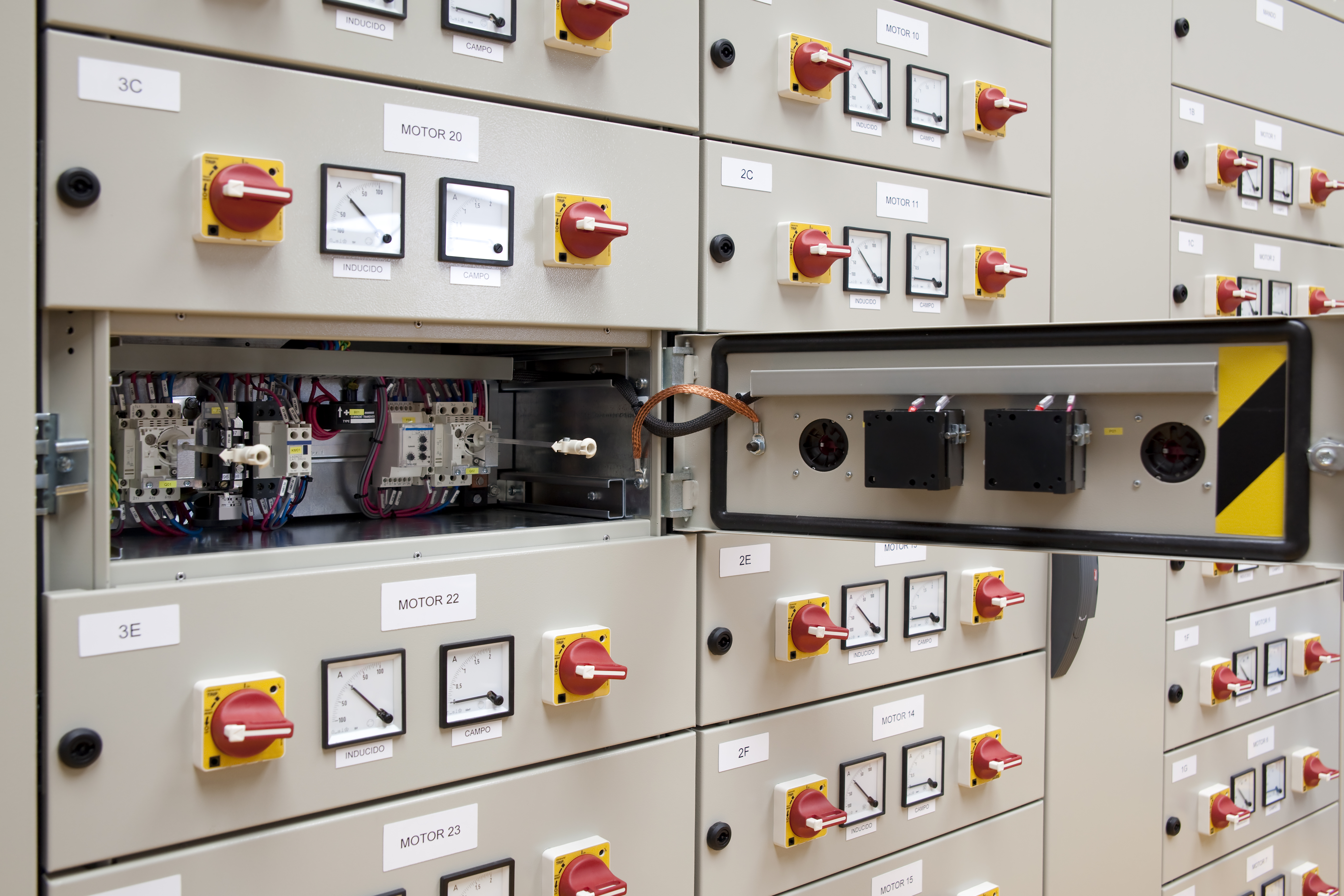 Curso sobre Sistemas de Control Eléctrico